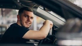 «Саш, подвези»: как зовут и чем управляет типичный водитель в России