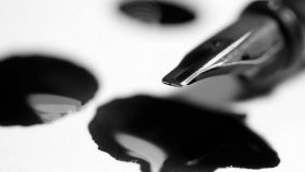 Как вывести пятно от ручки и фломастера на диване без особых усилий